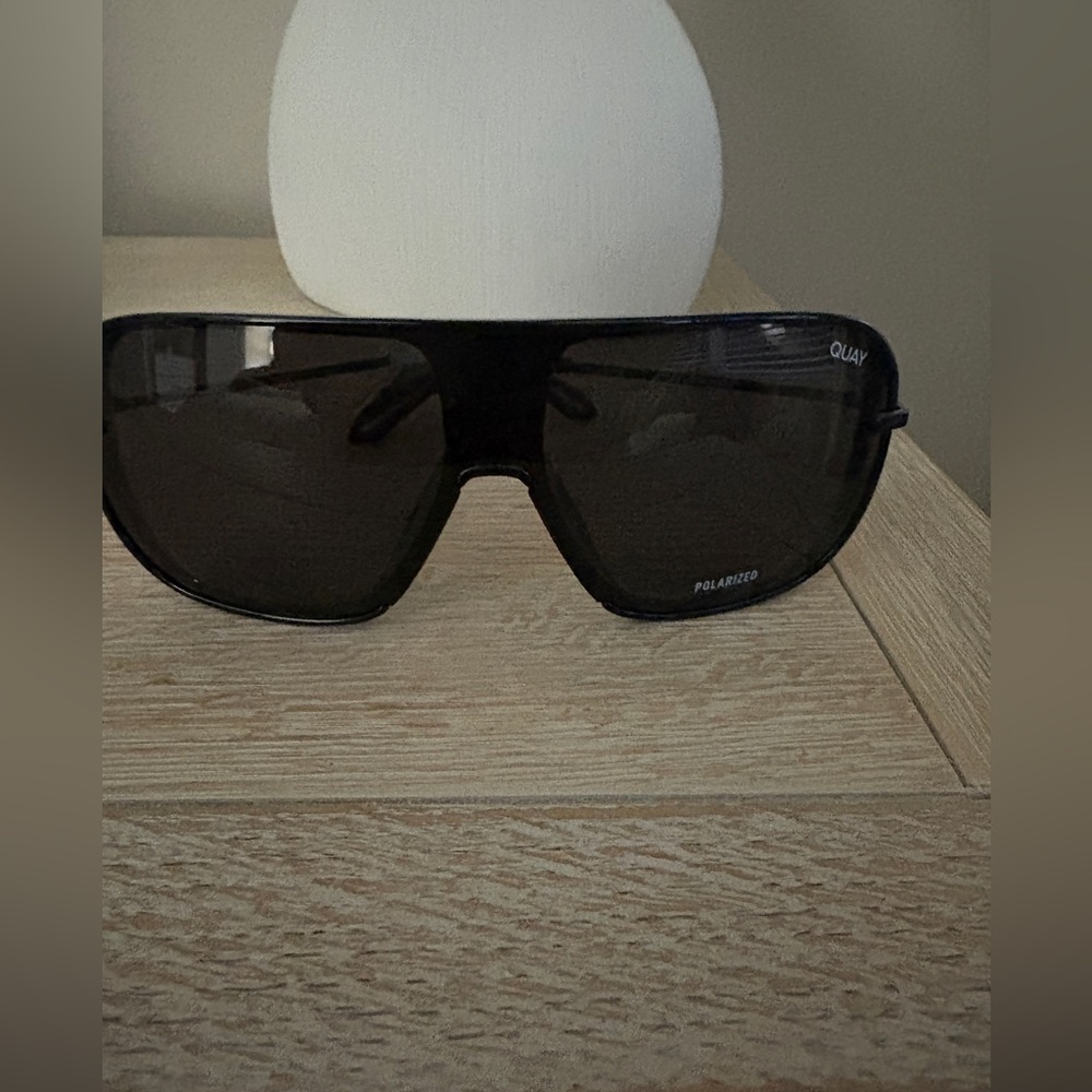 OLAY Black Polarized Sunglasses